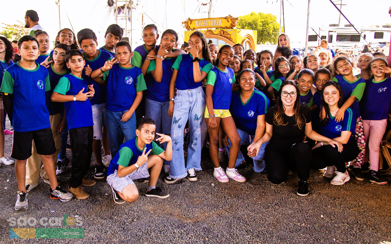 Fundo Social Leva 900 Crianças a Parque de Diversões em Ação de Inclusão e Alegria em São Carlos