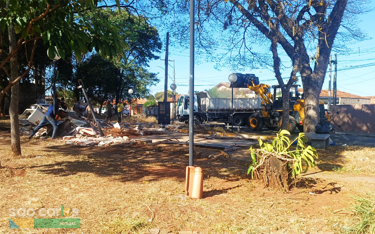 Prefeitura de São Carlos demole imóvel irregular em Vila Irene para garantir segurança pública