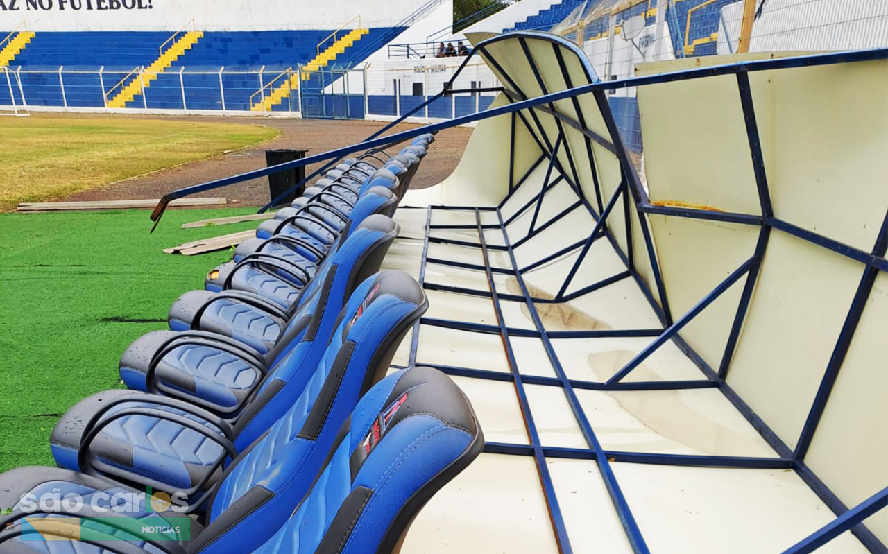 Estádio Luisão em São Carlos é interditado após fortes chuvas: danos, realocação de jogos e previsão de reparos