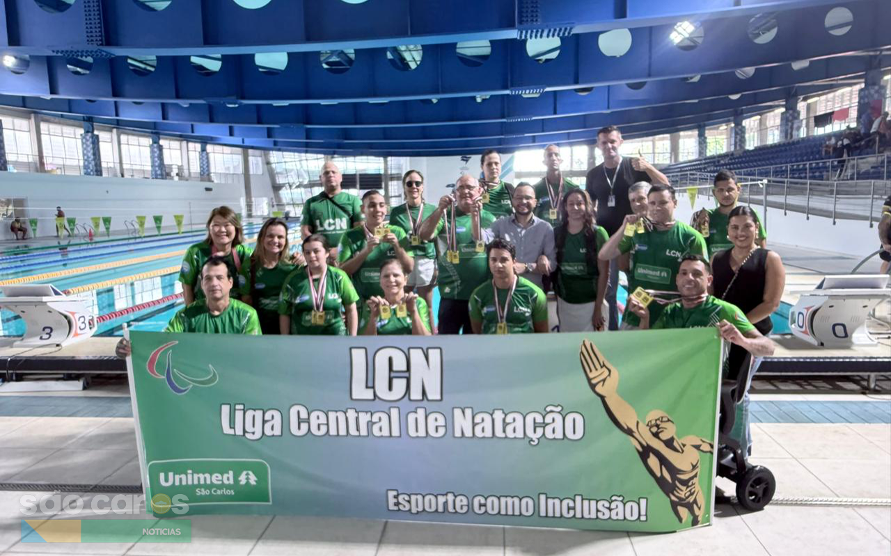 São Carlos conquista títulos na paranatação do PARESP 2025 com 55 medalhas