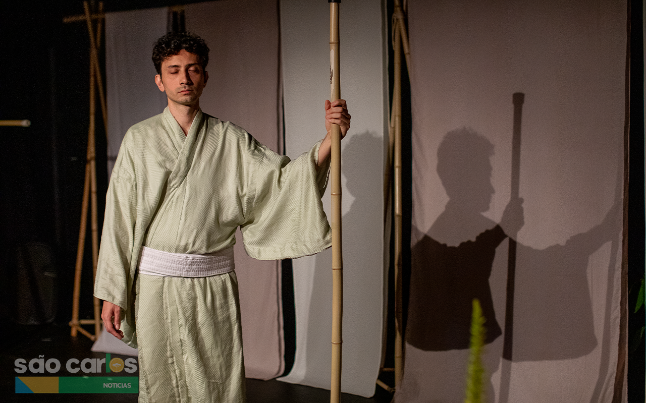 Espetáculo OKAMA estreia em São Carlos e une teatro, memória e afeto