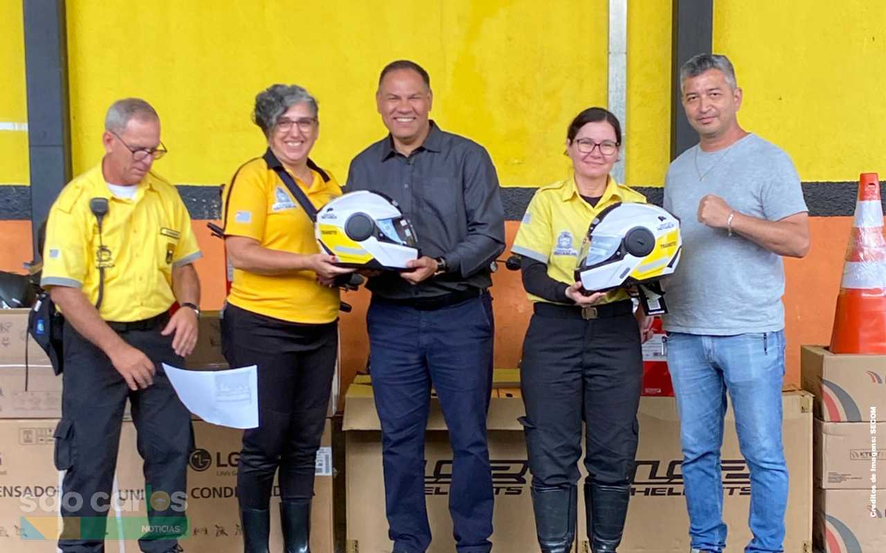 Prefeitura entrega novos equipamentos aos agentes de trânsito em São Carlos