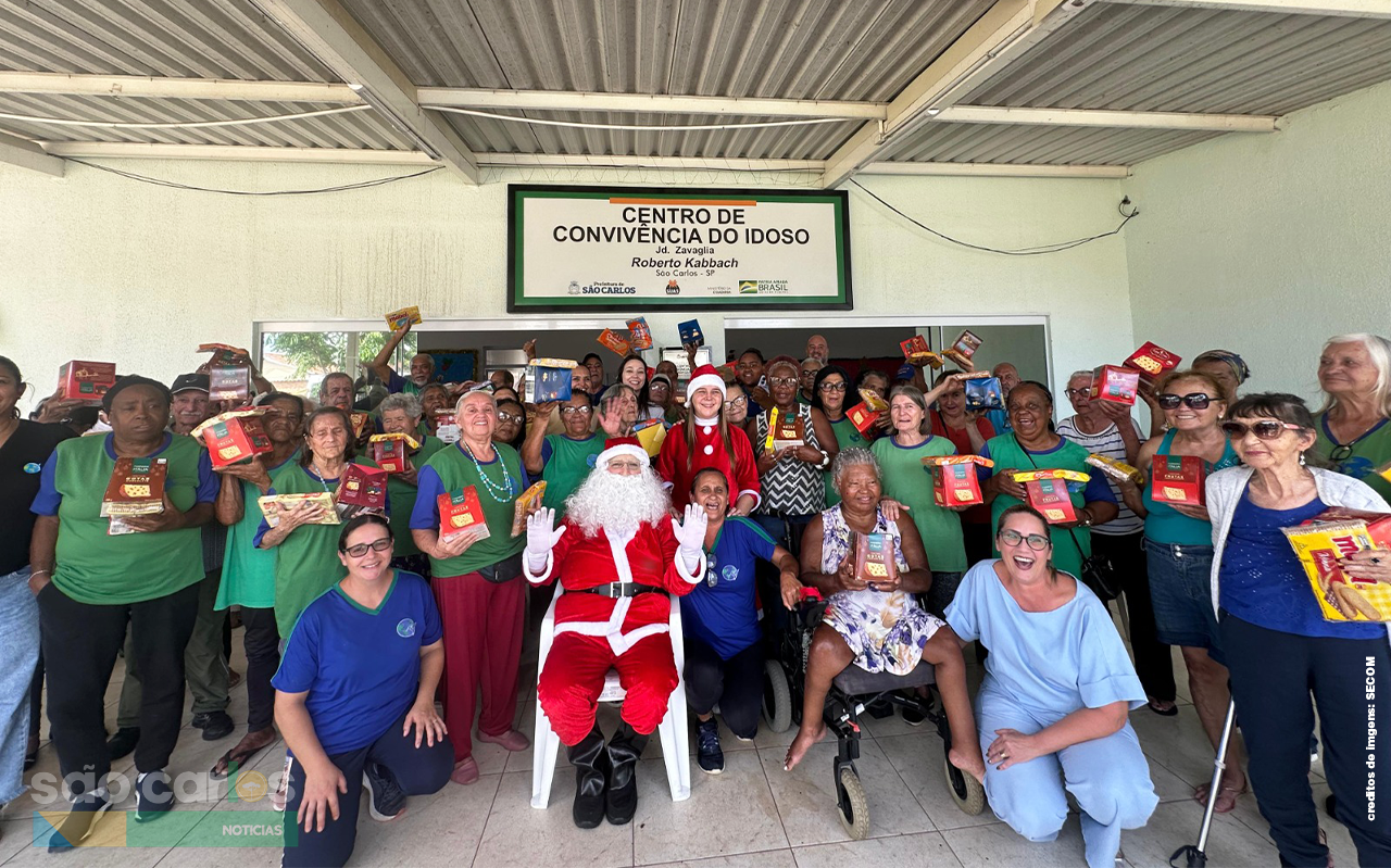 Fundo Social entrega panetones a idosos do Centro de Convivência do Jardim Zavaglia em São Carlos