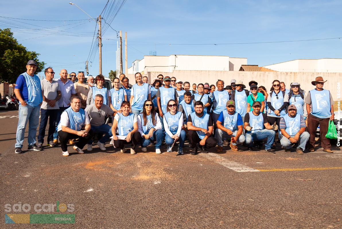 Mutirão contra a dengue retira 20 caminhões de lixo do Eduardo Abdelnur e alerta São Carlos