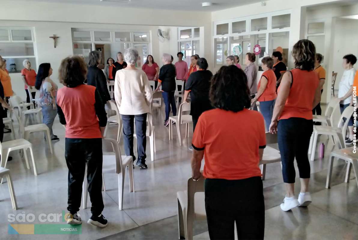 OFICINAS DE PERCUSSÃO com método inovador agitam idosos em São Carlos