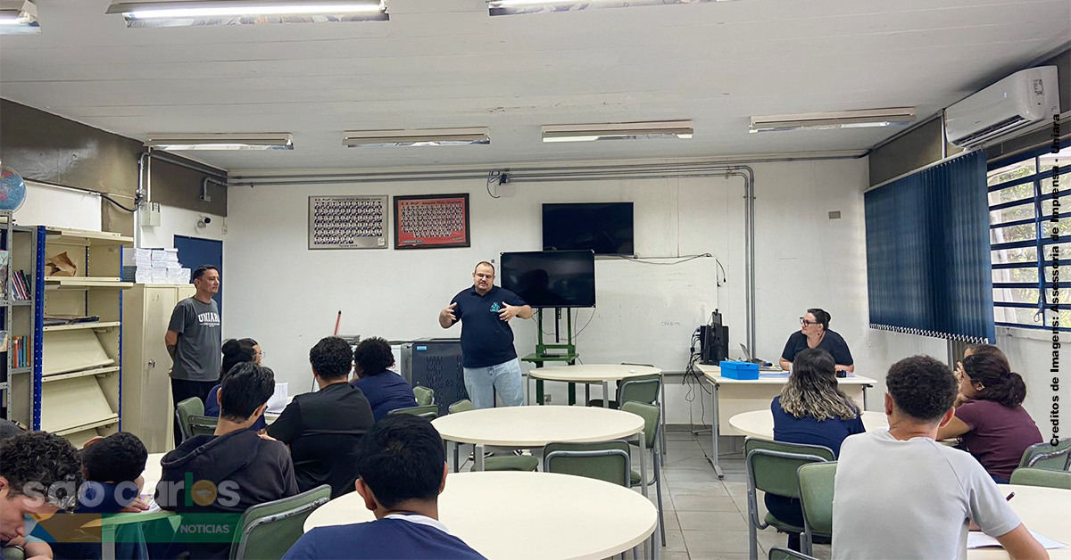 Biologia Uniara orienta alunos da E.E. Machado Júnior em Araraquara