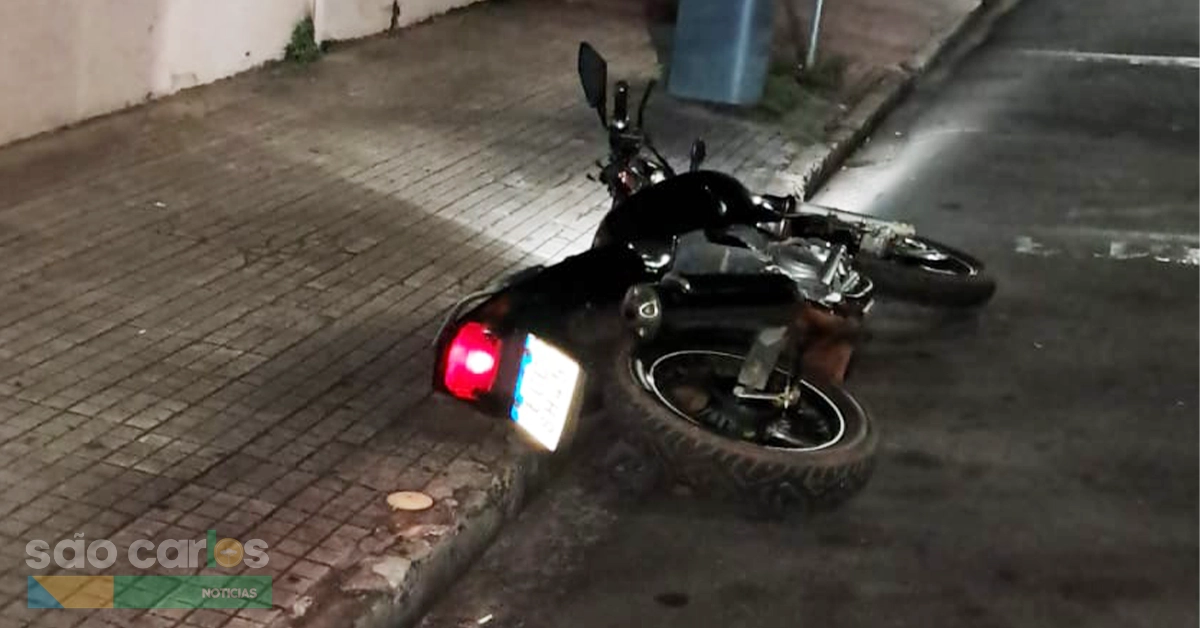 Alerta: Moto abandonada e ligada é recolhida no Centro