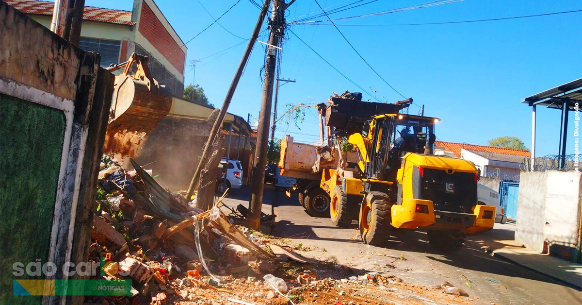Intervenção imóvel abandonado São Carlos 2026: Prefeitura demole casa na Vila Isabel