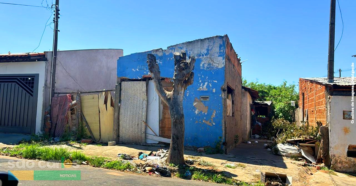Demolição no Arnon de Melo: Imóvel Abandonado é Derrubado após Denúncias em São Carlos